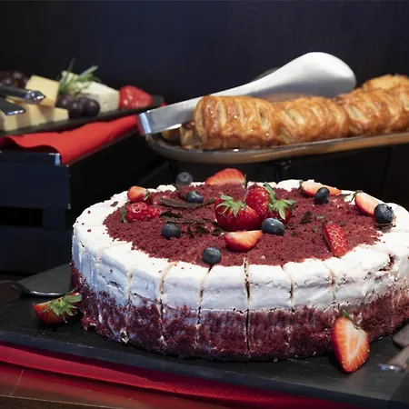 Готель Radisson Red Гельсінкі